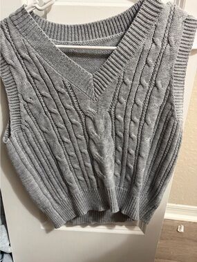 Classic Cable Knit V-Neck Sweater Vest - Gray